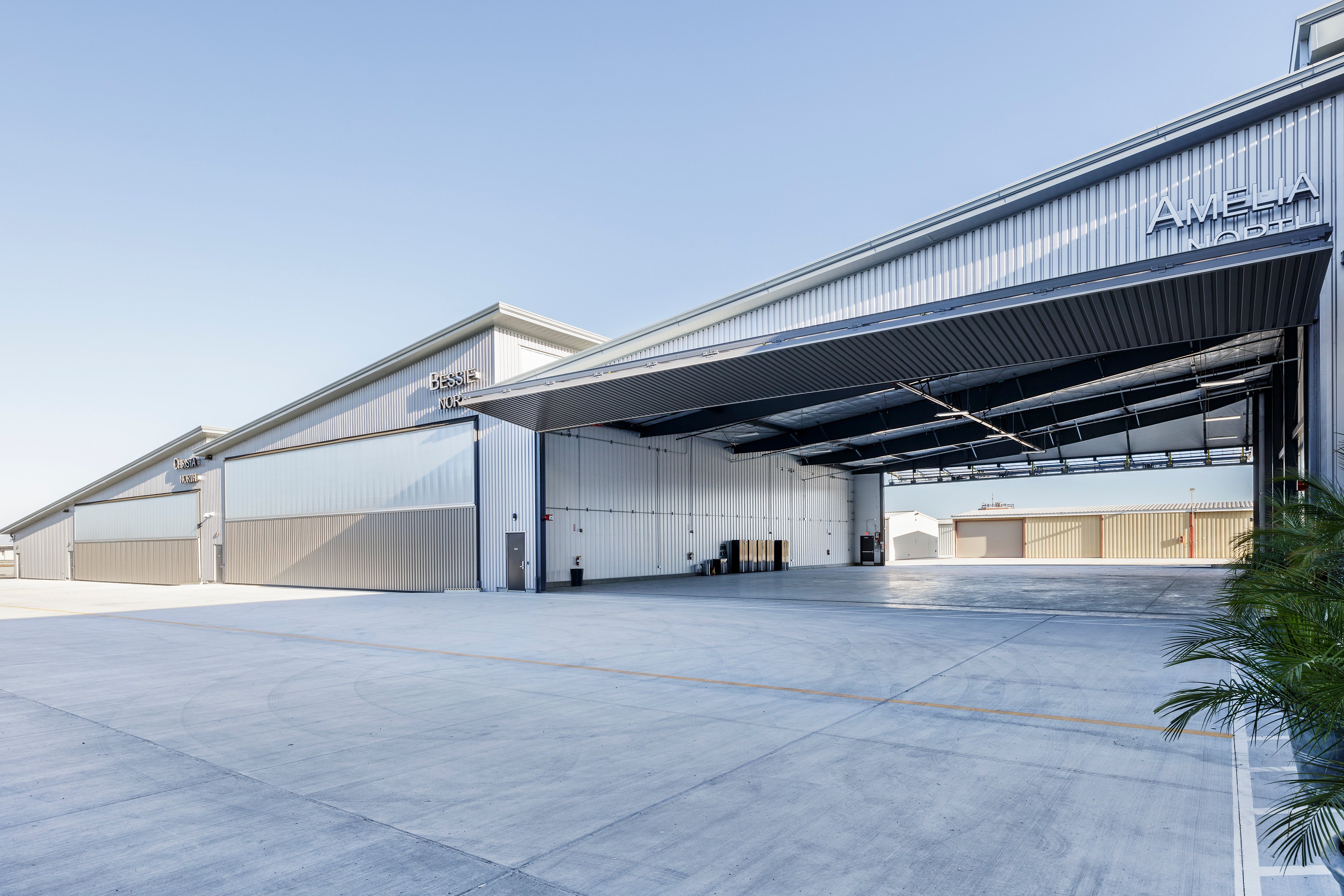 Skyway Center San Carlos KSQL Hangar